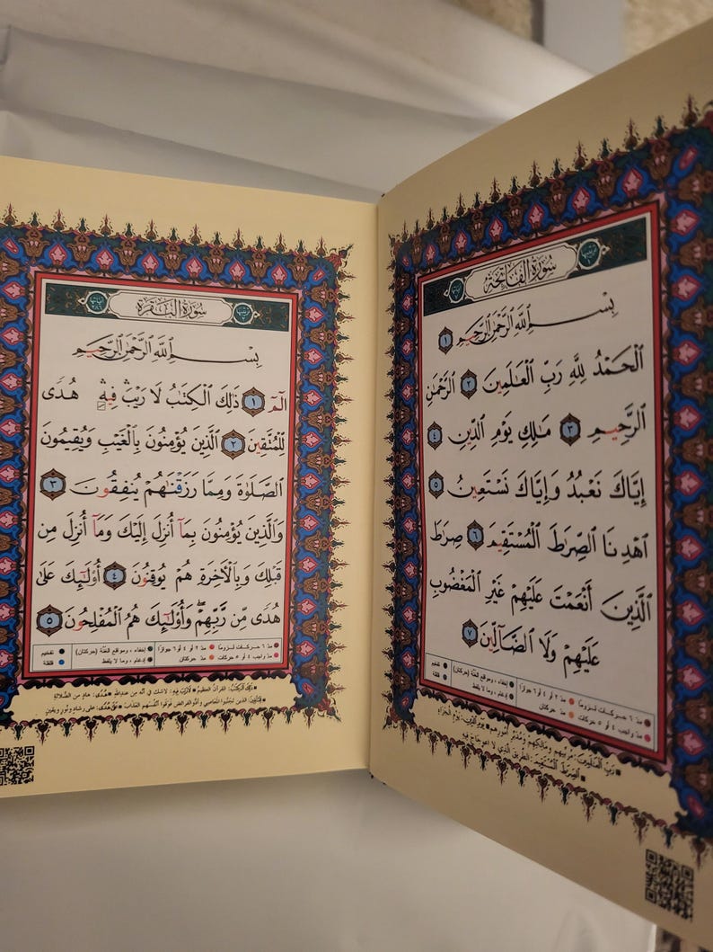 Mushaf al Tajweed Color coded Tajwid Travel Size-5" x 7" Uthmani (ARABIC ONLY)