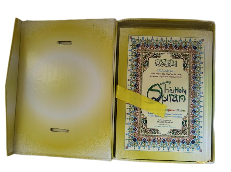 Holy Qur'an Arabic Color Coded Tajweed Roman Transliteration, English Translation